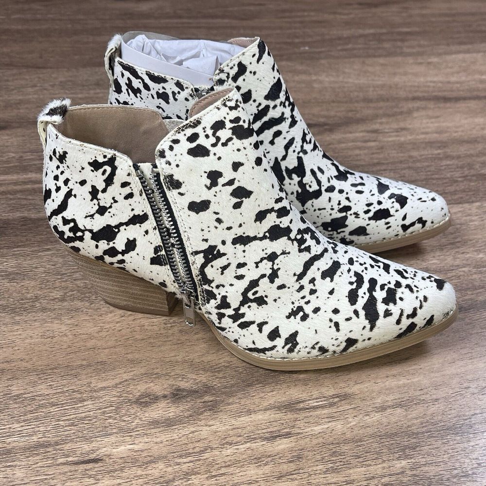 Very Volatile Women's 9 Gracemont Choc Chip Cow Print Leather Ankle‎ Booties - Picture 2 of 9